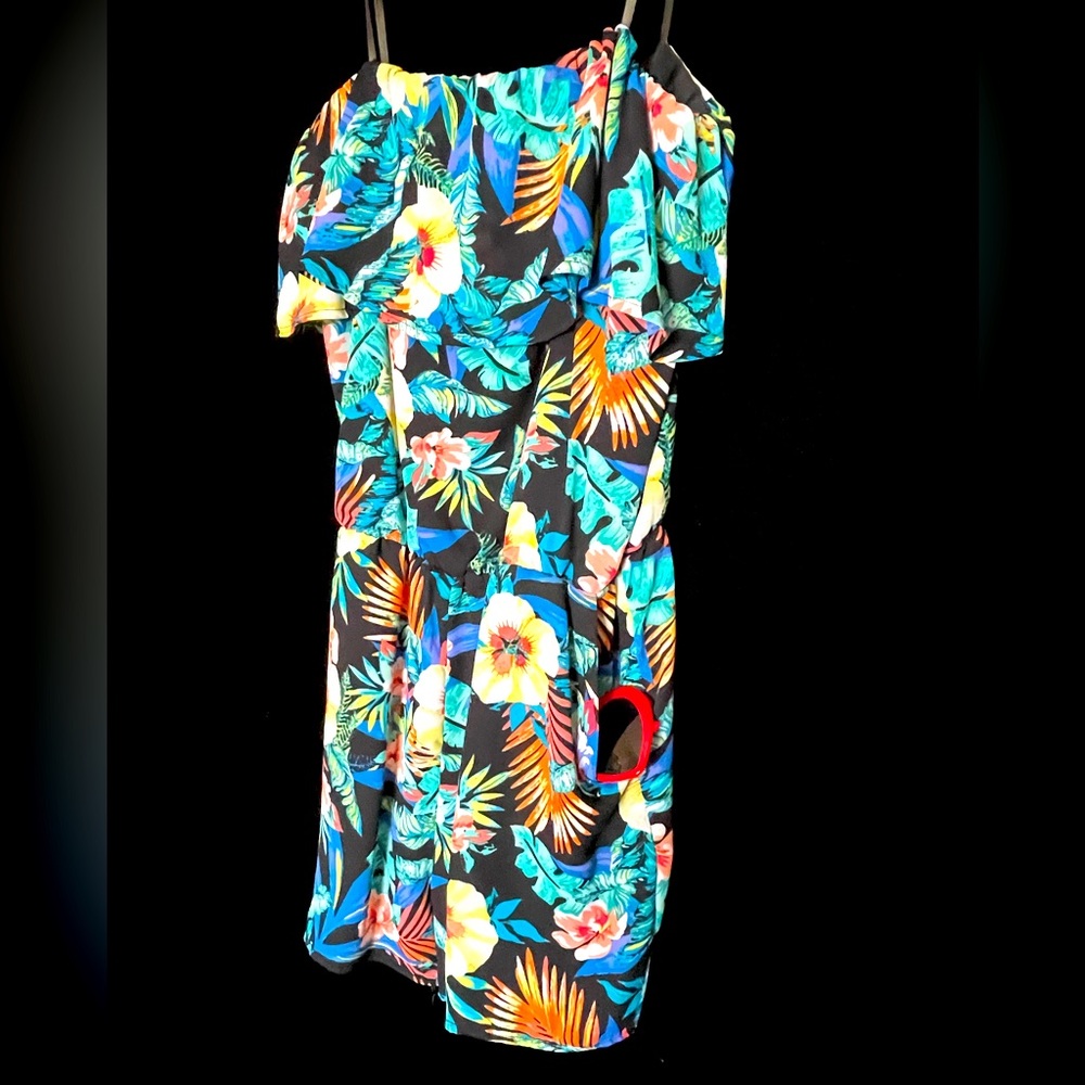 Cute strapless romper in a floral print, size small